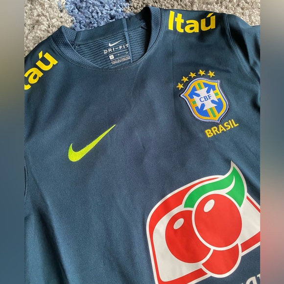 (SOLD) Nike Brazil 2018 Training Jersey Size Small - Picture 2 of 5